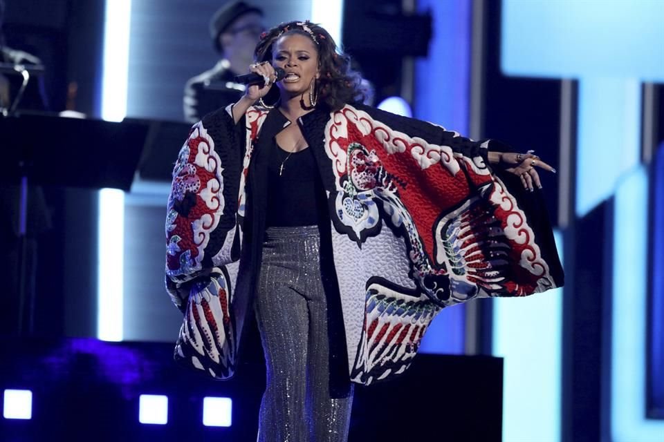Andra Day impresionó con su voz.