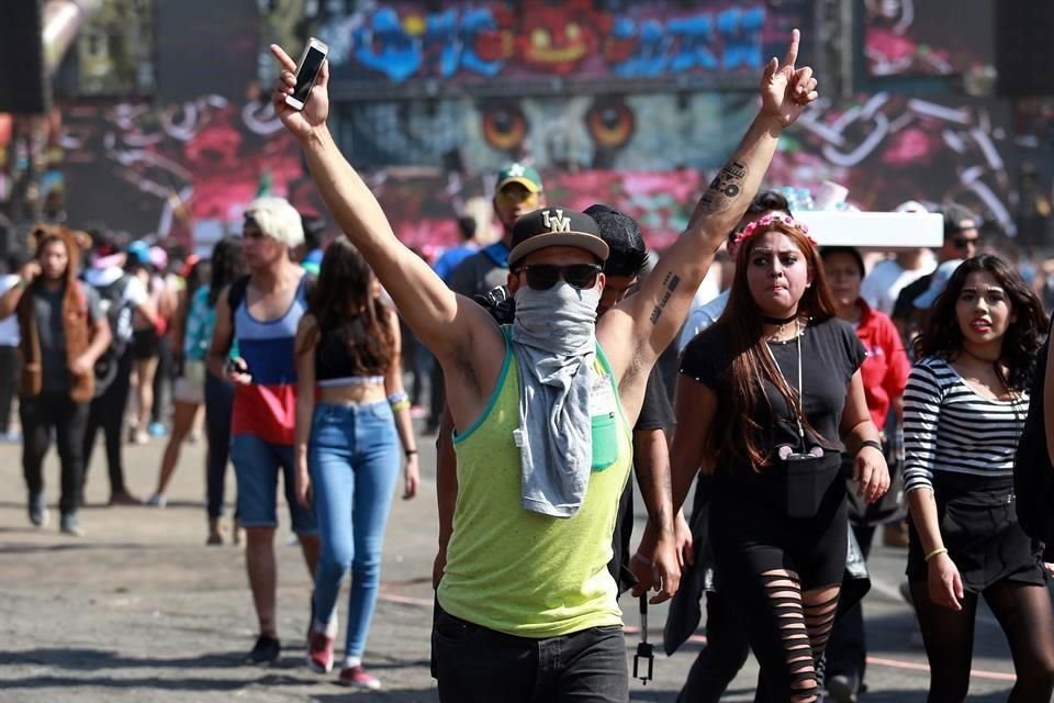 Pese al cansancio del primer día, decenas de jóvenes desafían al Sol y acuden con entusiasmo a la segunda y última jornada del EDC.