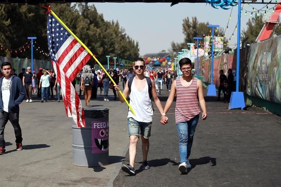 Pese al cansancio del primer día, decenas de jóvenes desafían al Sol y acuden con entusiasmo a la segunda y última jornada del EDC.