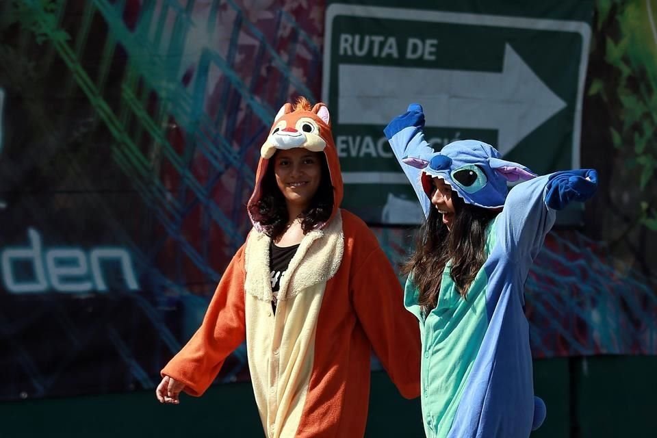 Pese al cansancio del primer día, decenas de jóvenes desafían al Sol y acuden con entusiasmo a la segunda y última jornada del EDC.