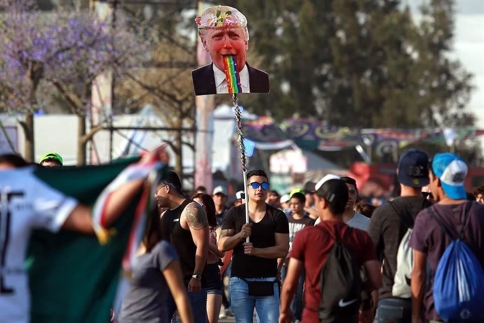 Pese al cansancio del primer día, decenas de jóvenes desafían al Sol y acuden con entusiasmo a la segunda y última jornada del EDC.