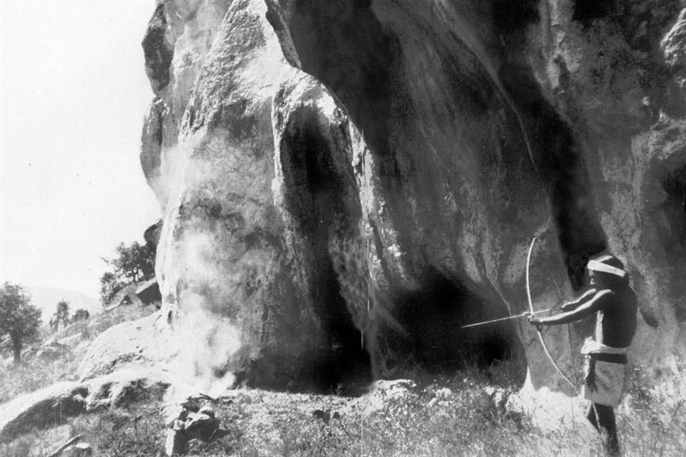 El hallazgo incluyó alrededor de cien fotografías de hace casi un siglo de comunidades rarámuris de la Sierra Tarahumara de Chihuahua.