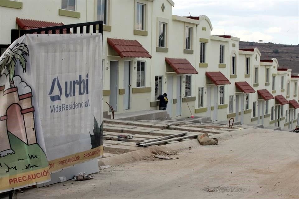 Los trabajadores deberán solicitar a través de la APP de IMSS el 'Permiso Covid-19' y, de ser autorizado, se confirmará por medio de un correo electrónico que recibirá el solicitante y que tendrá que reenviar a su empleador.