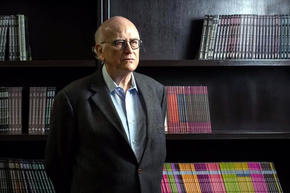 Con más de cinco décadas de estudiar fenómenos sociales, Bartra piensa en la posverdad como un virus para el cual se deberán crear anticuerpos.