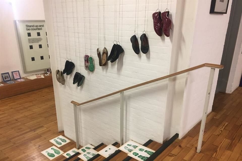 La muestra de Alfredo López Casanova en Londres se exhibe en las oficinas de la organización Amnistía Internacional.