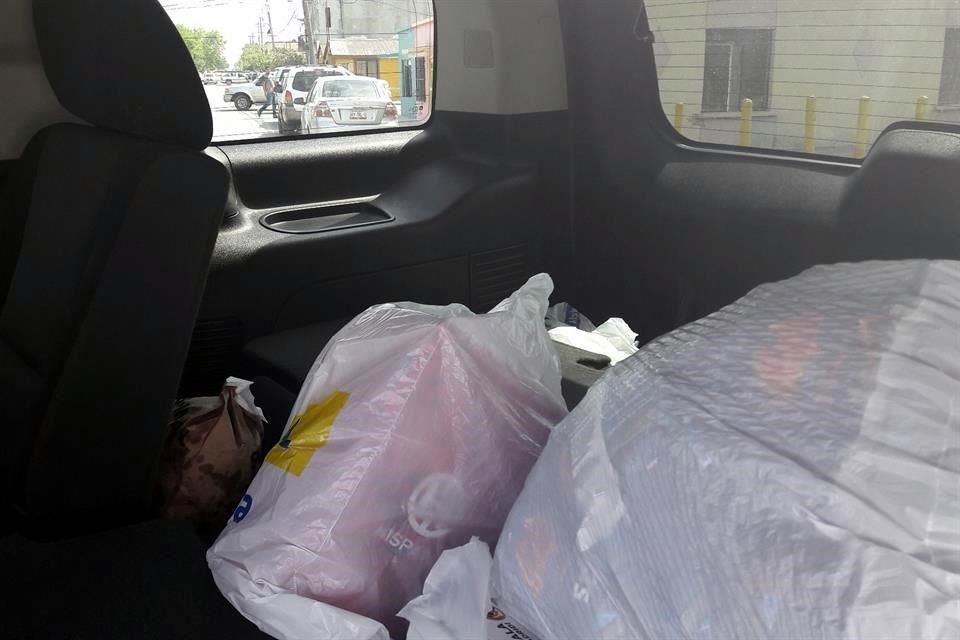 Al inspeccionar el interior, los militares sólo hallaron bolsas con despensa.