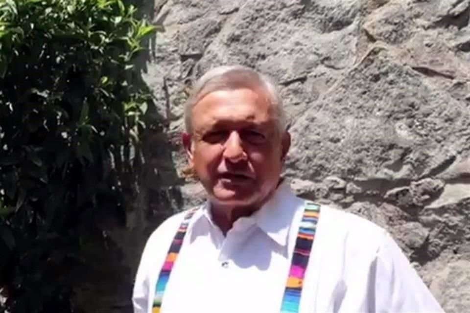 En un video difundido en redes sociales, Lpez Obrador dijo que el robo de gasolina cuesta al Pas alrededor de 30 mil millones de pesos al ao.