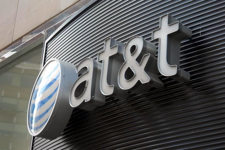Kelly King, CEO de AT&T en México, dijo que es necesario implementar tres ejes para comenzar a reinventar nuestro País: aprender a aprender rápido, hacer lo correcto y entender que es mejor trabajar juntos.