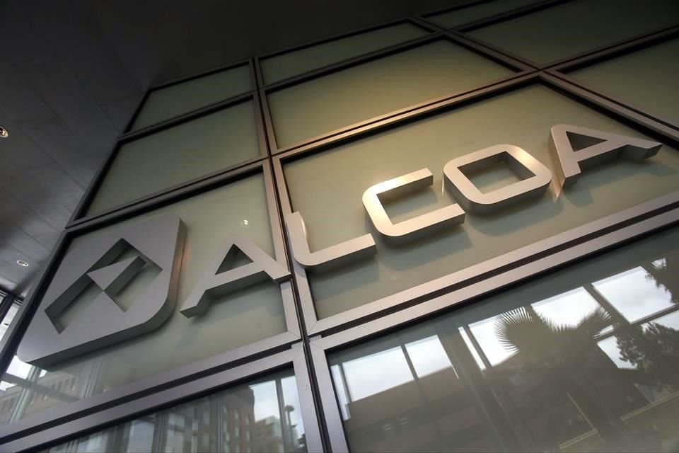 Alcoa espera un ahorro anual de 5 millones de dólares en gastos generales corporativos una vez que finalice los cambios.