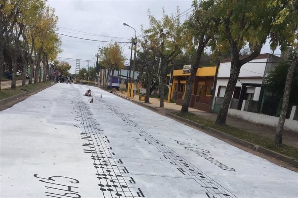 La obra es la nueva adquisición de esta ciudad, famosa por el arte de sus fachadas.