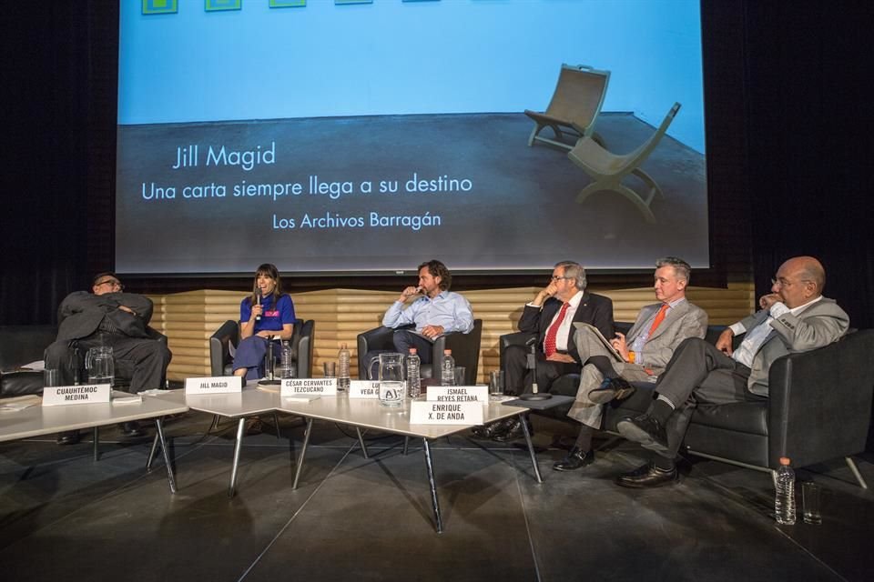 Jill Magid fue la que menos participó durante el debate.