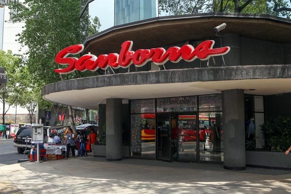 Grupo Sanborns es dueño de las tiendas y restaurantes del mismo nombre, así como de Sears, iShop, Mix Up y Saks Fifth Avenue.