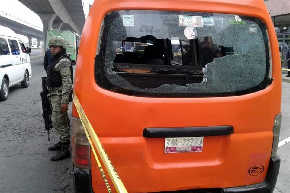 De acuerdo con reportes preliminares, el pasajero que iba armado era un militar, pero hasta el momento la Fiscalía General de Justicia estatal no ha confirmado esa versión.