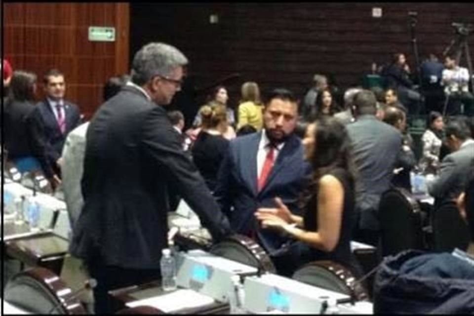 James Barousse es uno de los personajes que acompañó todo el tiempo a Antonio Tarín en la Cámara de Diputados el día en que se ordenó su captura y buscaba rendir protesta para obtener el fuero.