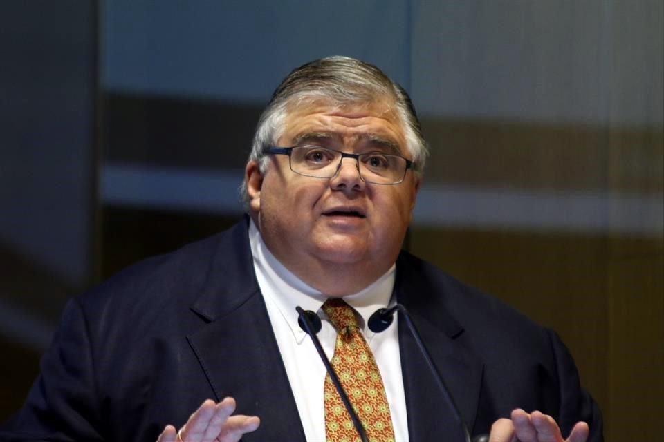 El ex Gobernador del Banco de México, Agustín Carstens, dijo que para lograr que la economía mantenga su vuelo hacia el crecimiento, además de la política monetaria, serán necesarias políticas fiscales, medidas de prudencia macroeconómicas y reformas estructurales.