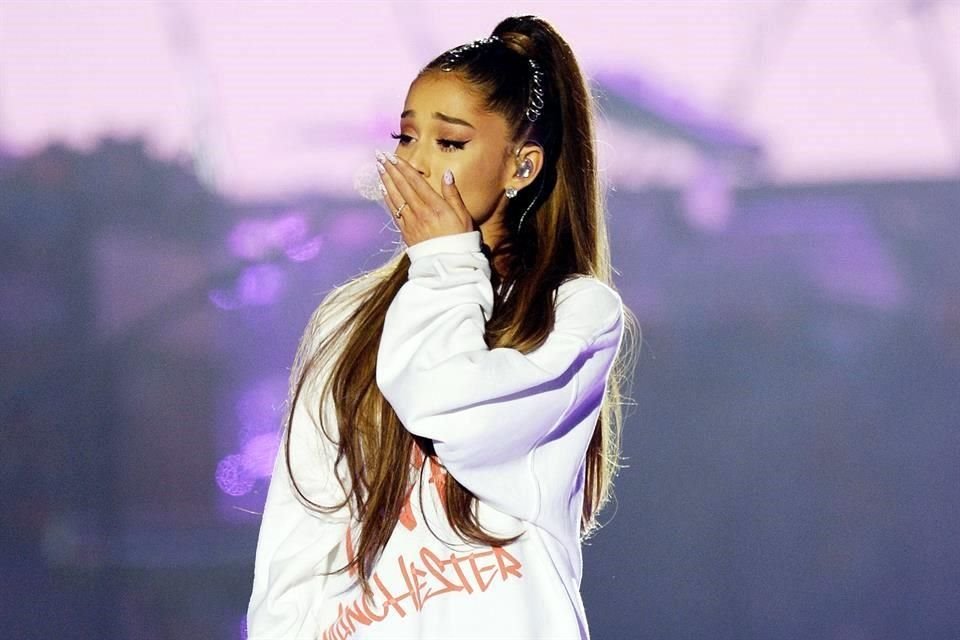 Ariana cerró el concierto visiblemente emocionada.