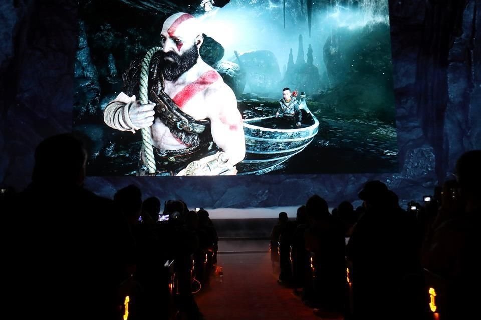 En el nuevo trailer de 'God of War', PlayStation mostró a Kratos y a su hijo Atreus inmersos en un mundo de oscuridad.