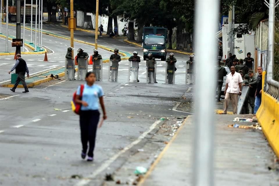 La Oposición venezolana señaló que en los operativos se usaron armas de fuego y que causaron destrozos en varios domicilios.