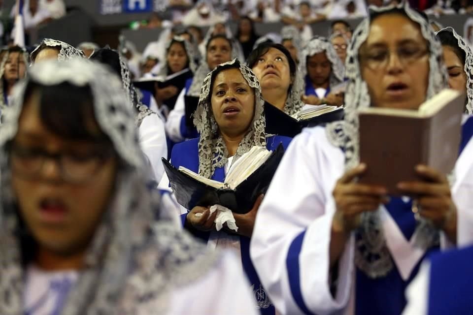 En los ltimos aos, el 10 % de los fieles mexicanos ha cambiado de religin, de acuerdo con encuesta nacional de creencias religiosas.