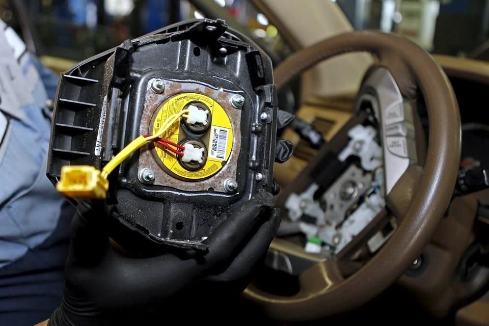 Defectos en los infladores de las bolsas de aire de Takata estuvieron relacionados con al menos 20 muertes.