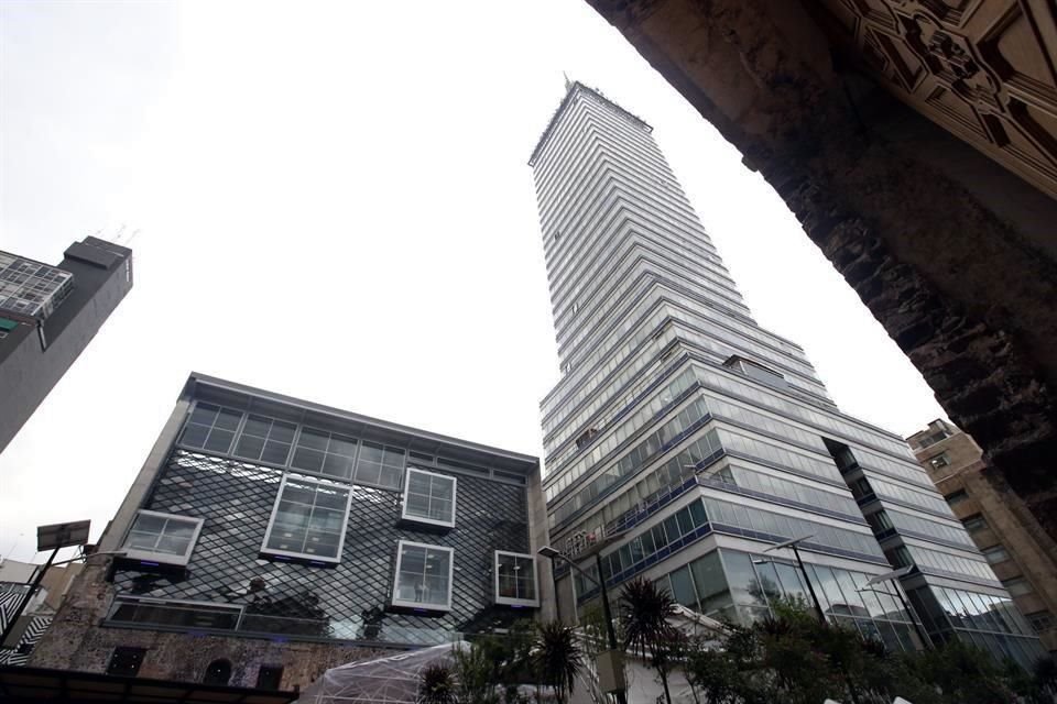 El inmueble se encuentra a un costado de la Torre Latinoamericana, en Eje Central 6. Para entrar desde Madero, se atraviesa la plaza Gabriel García Márquez, que fungirá como multiforo.