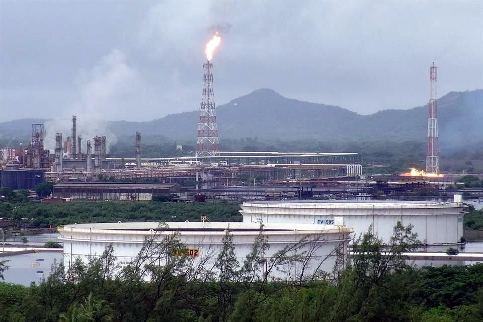 La refinería de Salina Cruz tuvo en 2017 una caída de 40 por ciento en su producción de gasolinas y de 47 por ciento en diesel.