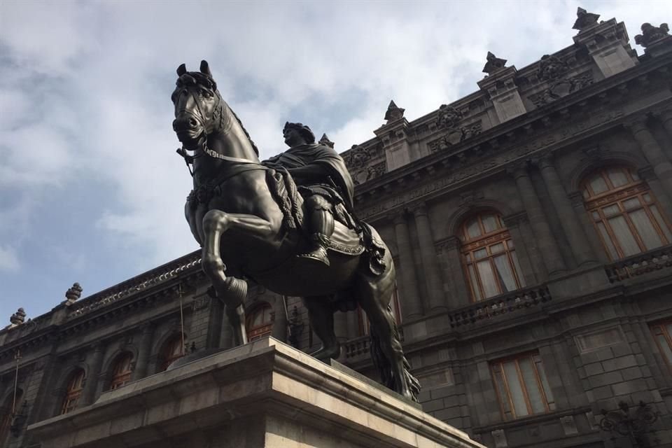 El reto de la restauración, dijo un especialista, fue proteger la escultura, creada en 1803 por el arquitecto y escultor Manuel Tolsá.