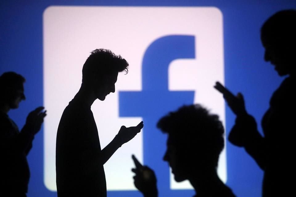 Para obtener créditos personales de empresas Fintech, la delincuencia crea perfiles de Facebook falsos y envía fotos de documentos apócrifos o robados.