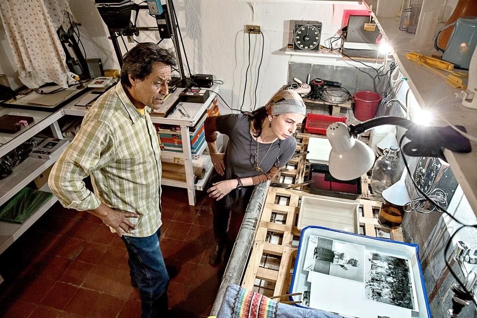 Rodríguez, laboratorista, y Álvarez Urbajtel trabajan en el proyecto, que busca fondearse a través de Donadora.