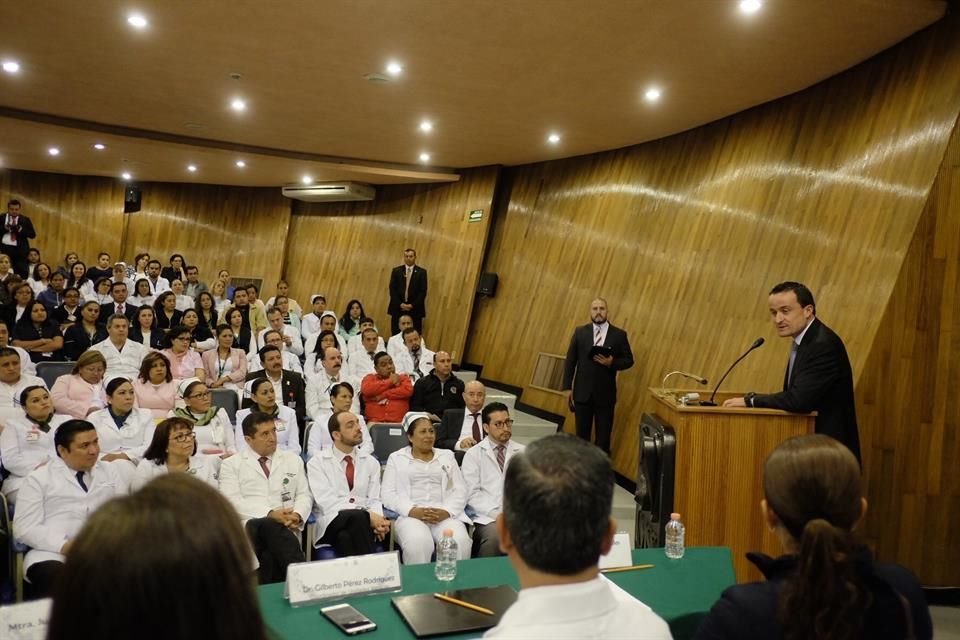 En la inauguración, el director del IMSS, Mikel Arriola, dio la instrucción a médicos y enfermeras de promover la lactancia materna y erradicar las fórmulas lácteas.