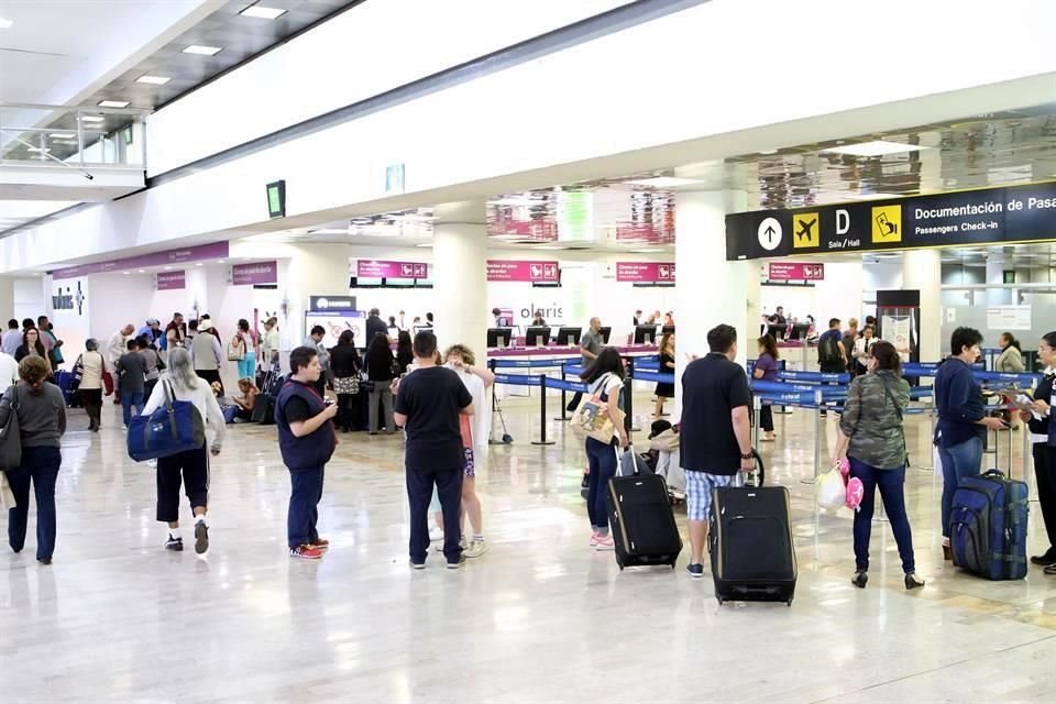 La Cofece emplazó a diversos agentes económicos por su probable responsabilidad en prácticas monopólicas en servicios de transporte aéreo.