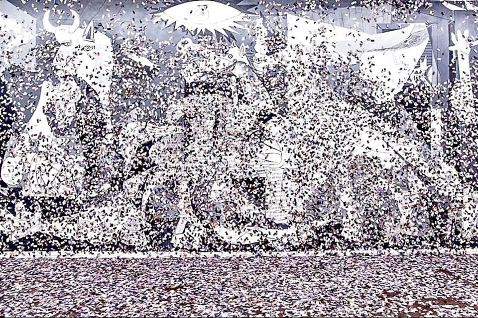 Intervención al Guernica de la sinaloense Fritizia Irízar.