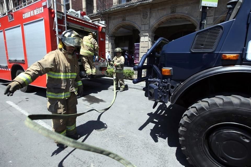 El escuadrón antibombas actúo a los pocos minutos de que se simuló que una persona desconocida ingresó a las oficinas de la ALDF.