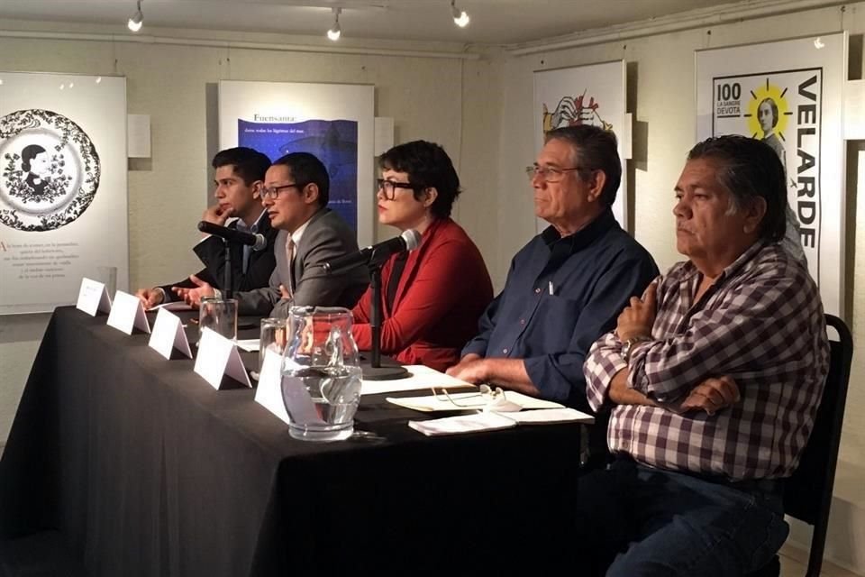 Luis Miguel Cano, abogado del Comité de Cuencas del Río Sonora, en conferencia de prensa.