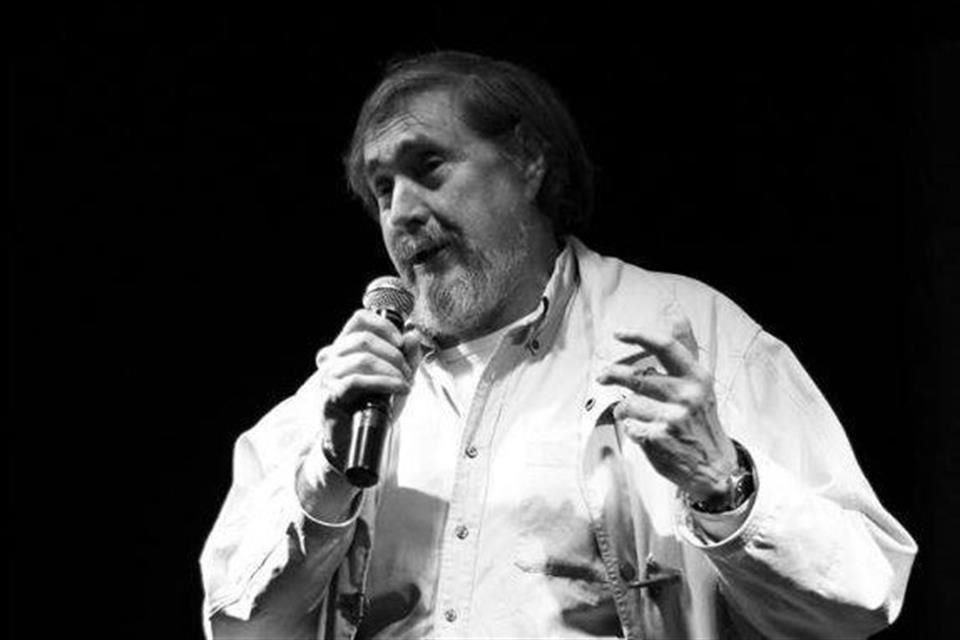 Perelló tuvo un programa radiofónico semanal en Radio UNAM.
