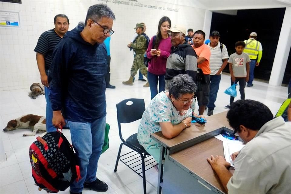 En Chetumal fueron habilitados albergues para proteger a la población.