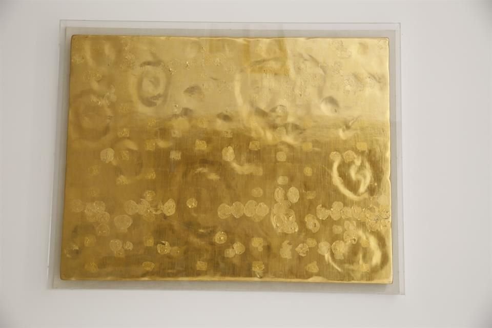 Klein hizo las series 'Monogold' y 'El silencio es oro', de cuadros monocromos con hoja de oro, al tiempo que el mexicano Mathias Goeritz hizo su serie 'Mensajes', del mismo material.