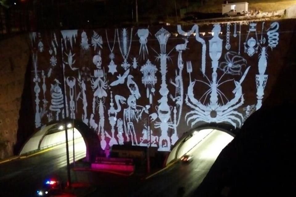 Esta proyección muestra de forma parcial el mural que será visto por quienes cruzan el Túnel de la Loma Larga, de San Pedro hacia Monterrey.