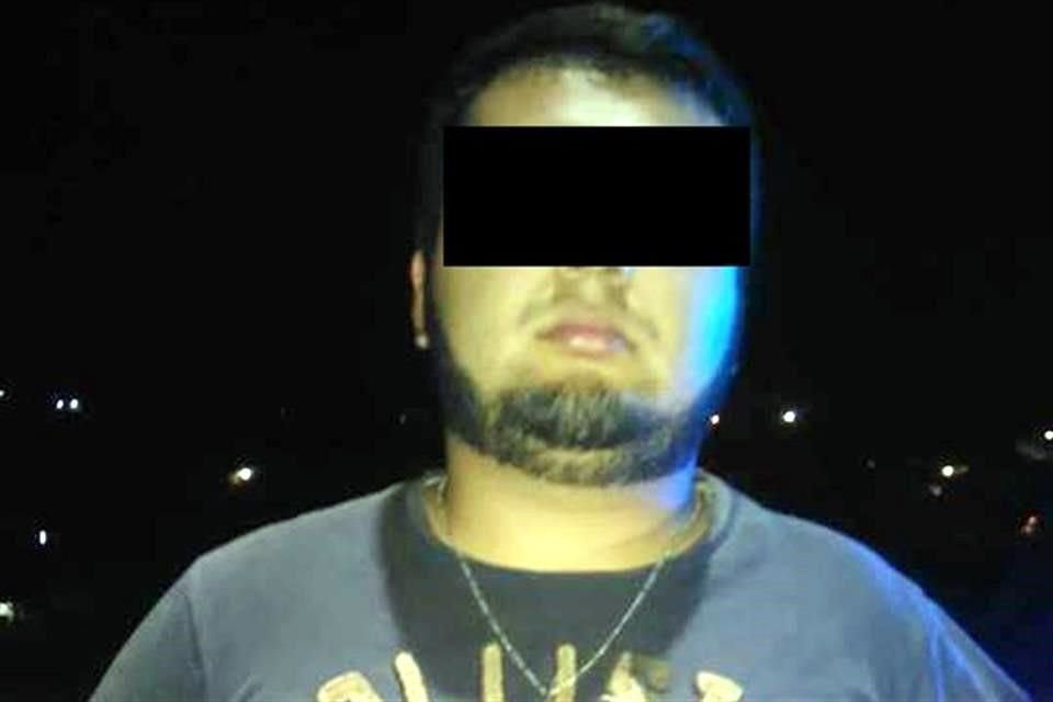 Detiene policía estatal a Eduardo Alfonso, presunto ahijado del narcotraficante del cártel Arellano Félix, conocido como 'El Güero Chihuahua'.