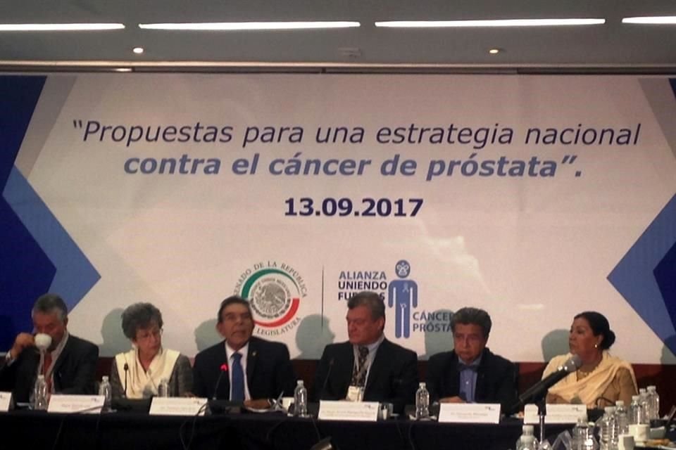 Especialistas participaron en el foro Propuestas para una Estrategia Nacional contra el Cáncer de Próstata realizado en el Senado.