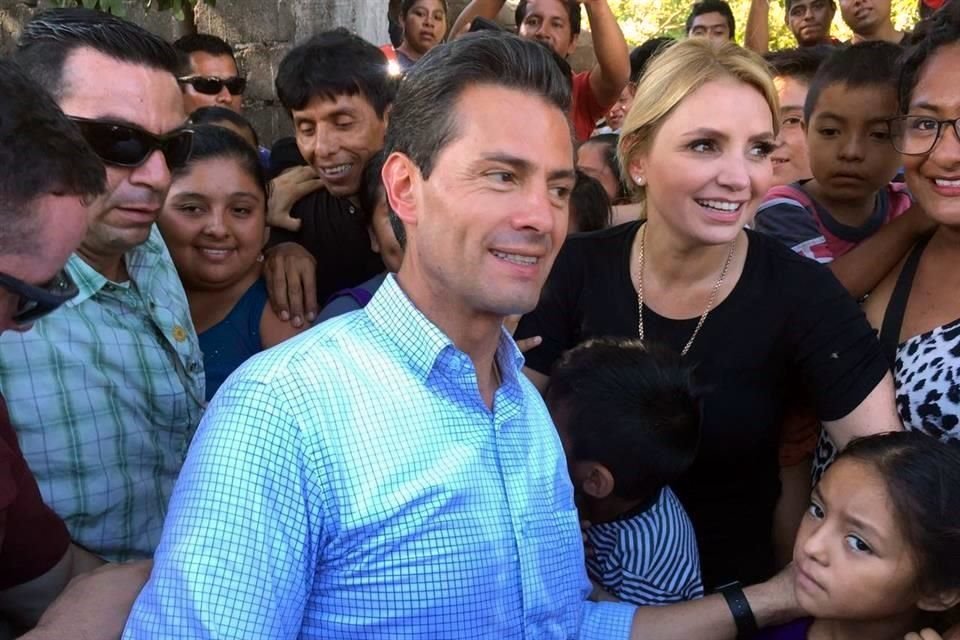 El Presidente, junto con su esposa y los secretarios Meade, Nuño y Robles, recorrieron este Municipio afectado por el sismo.