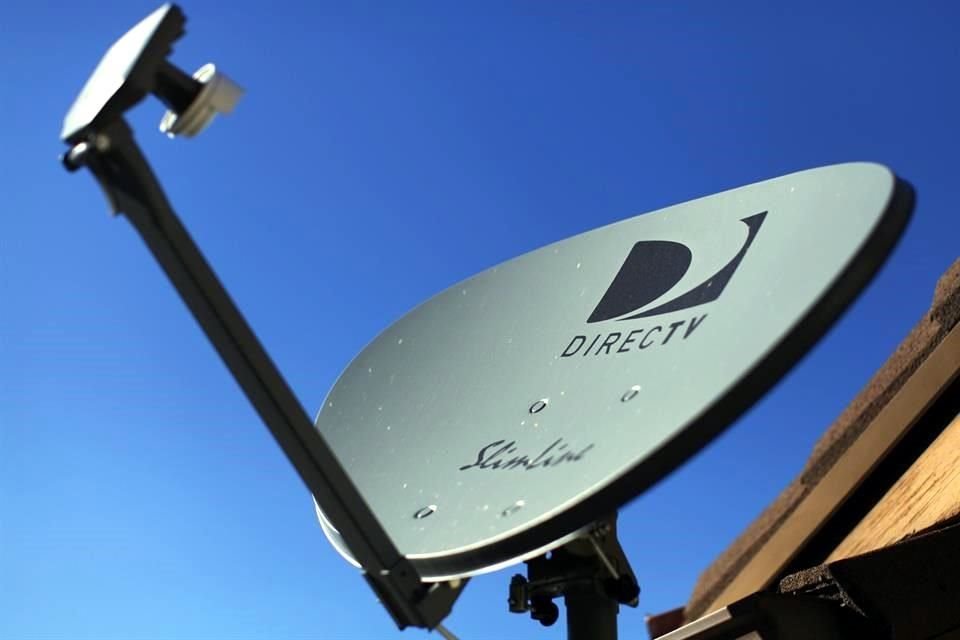 AT&T pactó vender su participación en DirecTV.