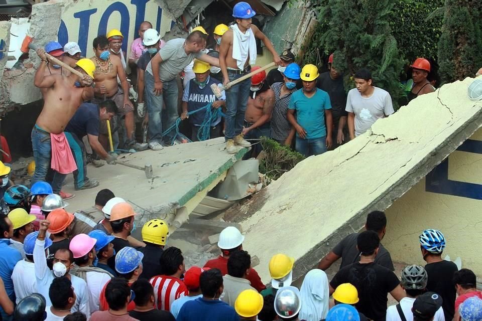 Las autoridades han reportado 25 decesos en el colegio.