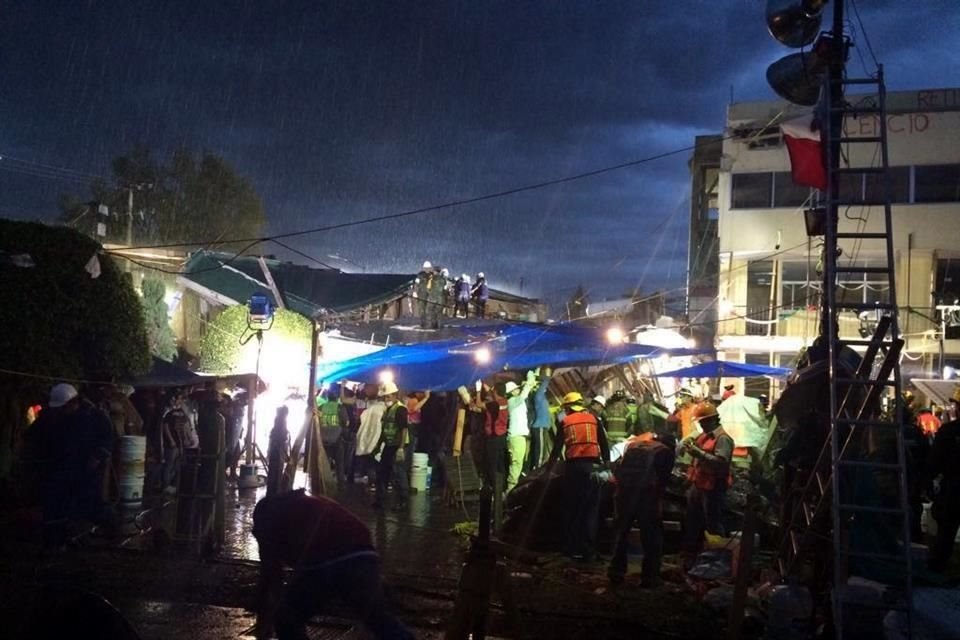 La lluvia cayó de forma intermitente en la zona y, por momentos, con fuerza.