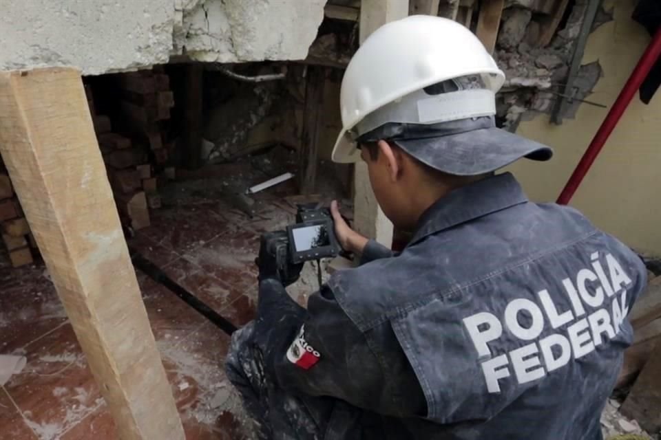 Los federales han usado estas cmaras para buscar personas entre los escombros de la escuela en Coapa.
