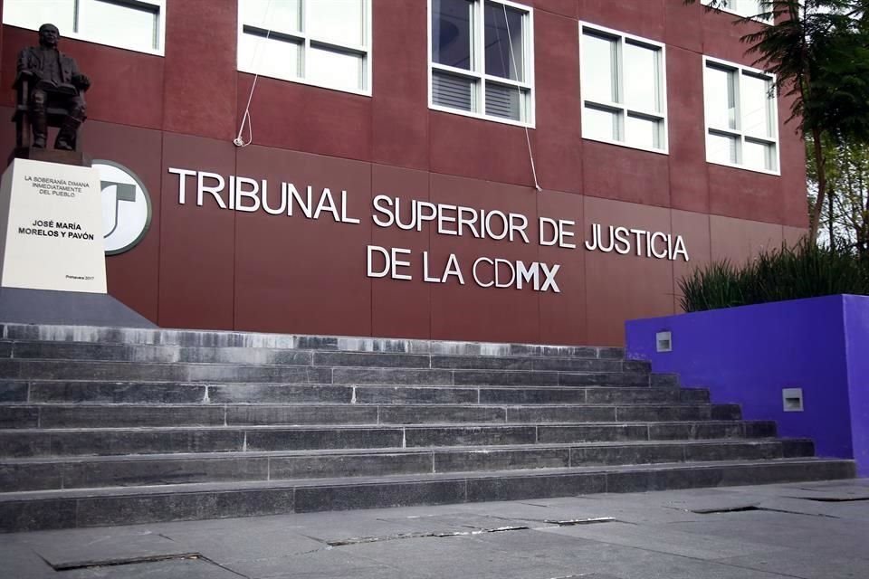 Derivado de las movilizaciones por el 25N, el Consejo de la Judicatura local determinó la suspensión de labores en el edificio Clementina Gil de Lester, ubicado en Plaza Juárez 8.  
