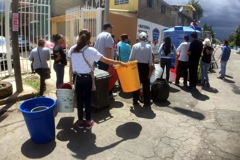 El sismo del 19 de septiembre dejó sin abastecimiento a los tres tanques de almacenamiento y 900 mil personas siguen sin el servicio tras seis días.