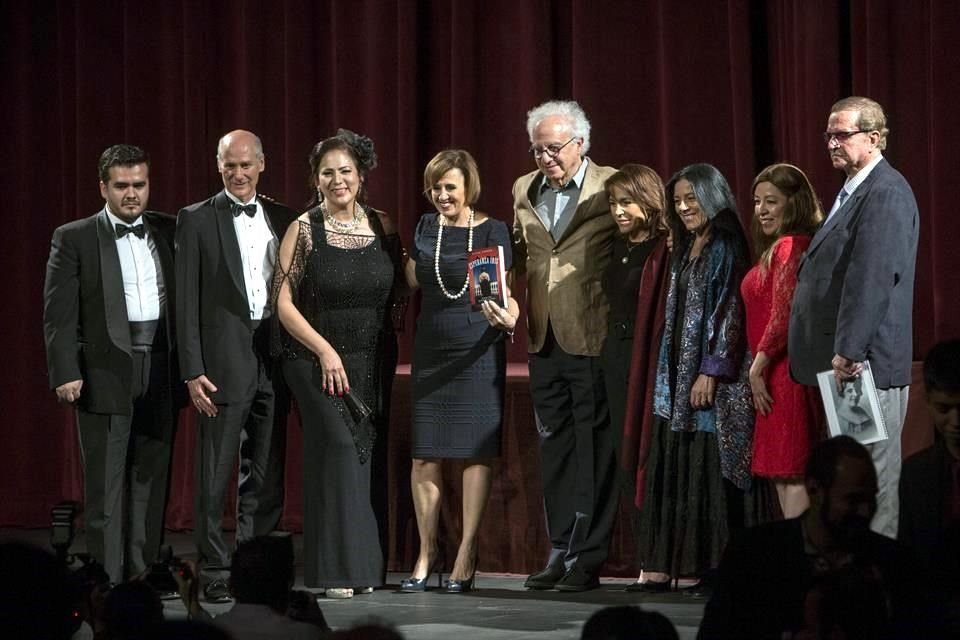 La presentación contó con múltiples invitados, como la soprano Olivia Gorra, el tenor Rafael Alejandro del Ángel, el pianista James Demster y los escritores Francisco Martín Moreno y Sandra Lorenzano.