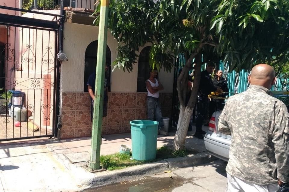 Según la Policía municipal, la agresión fue perpetrada por dos hombres, en la cochera del domicilio.