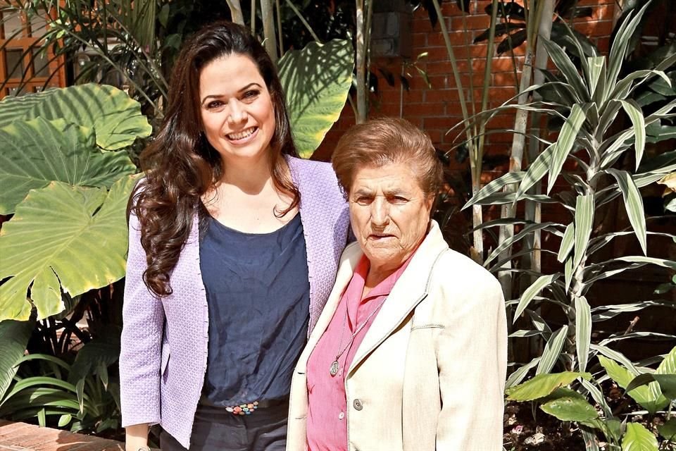 Brauer y Sor Salud Conde, organizadora de La Cumbre Miraflores.